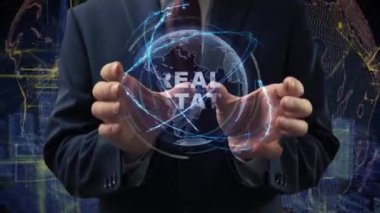 Erkek eller hologramı aktif hale getiriyor.