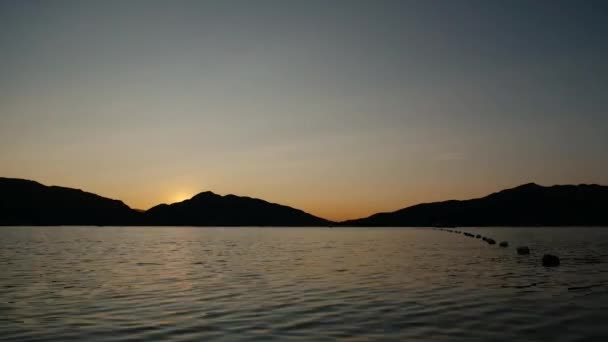 Восход солнца над морской гиперлапс — стоковое видео