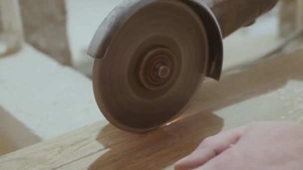 Cortar baldosas cerámicas — Vídeos de Stock