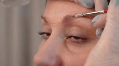 Profesyonel boyalı kaş.