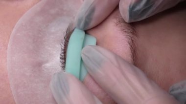 Silikon silindir pedi uygular