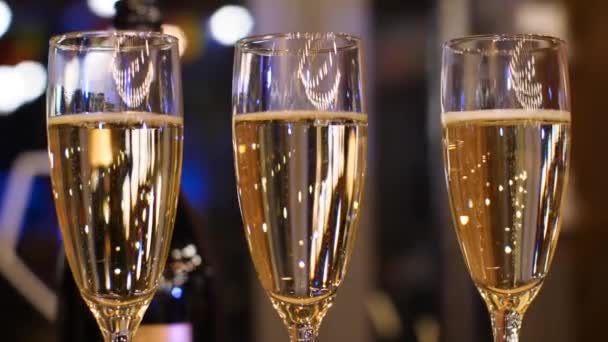 Tři sklenice šampaňského — Stock video