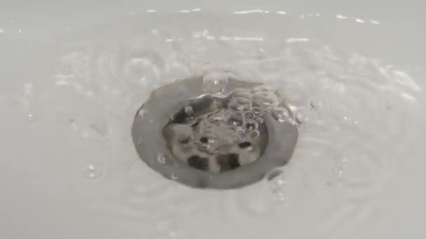 Flux d'eau dans l'évier — Video