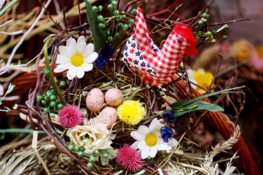 Paskalya yortusu yumurta çiçek aranjman