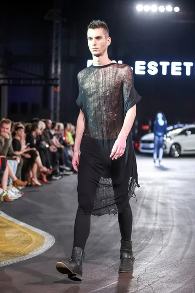 CRO a Porter Fashion Show: an-estetik, Zagreb, Kroatien — Stockfoto