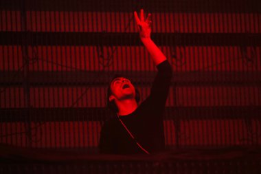 La Fiesta sahne hissi parti tarafından