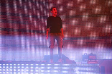 La Fiesta sahne hissi parti tarafından