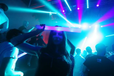 La Fiesta sahne hissi parti tarafından