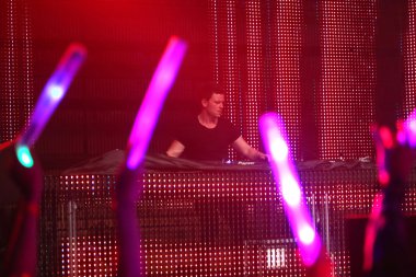 La Fiesta sahne hissi parti tarafından