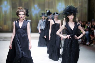 Cro Porter moda gösterisi: Etna Maar, Zagreb, Hırvatistan