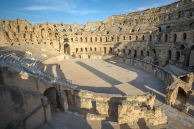 El Djem Amphitheatre gün batımında