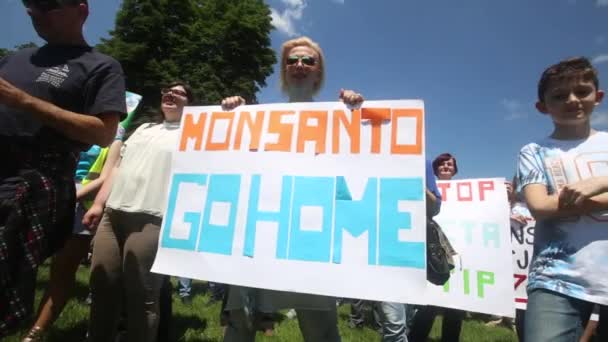 Protest gegen Monsanto geht nach Hause — Stockvideo