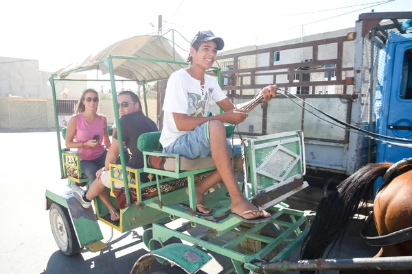 Voitures avec touristes en Tunisie — Photo