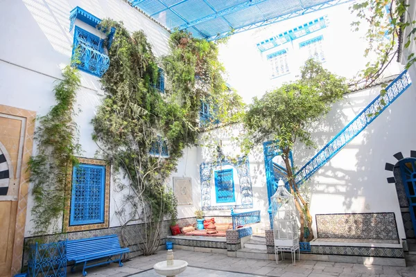 Sidi Bou sa typisk hus – stockfoto