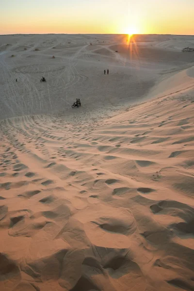 Puesta de sol en el desierto del Sahara — Foto de Stock