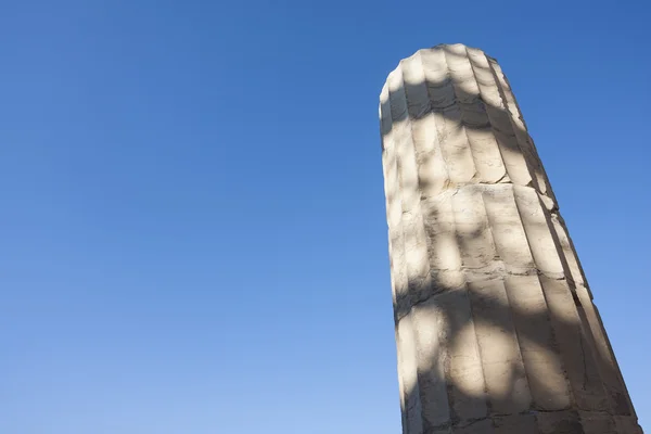 Kolom van de tempel van athena nike in Akropolis — Stockfoto