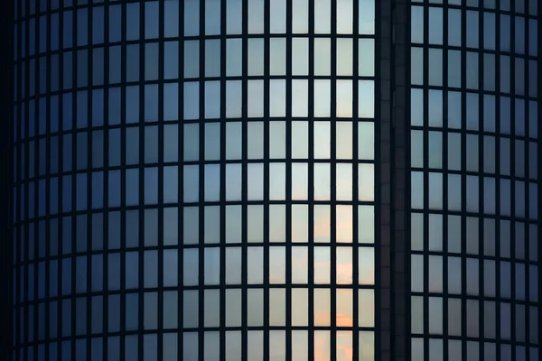 Windows on skyscraper — Stock Photo, Image