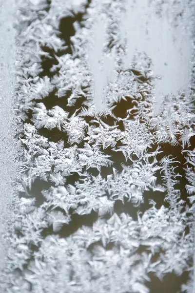 Neige givrée sur fenêtre — Photo