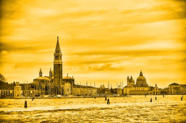 San Giorgio Maggiore görünümünde sarı