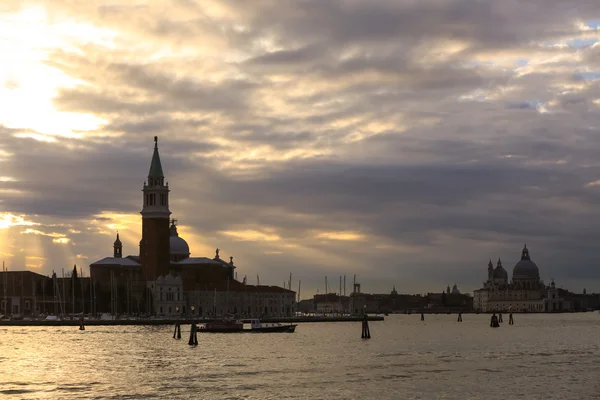 Kilátás a San Giorgio maggiore naplementekor — Stock Fotó