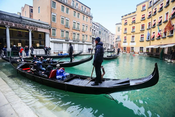 Gondola station in Venice water canal — Stock Photo, Image