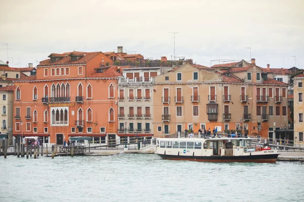Pasaje en barco en Venecia — Foto de Stock