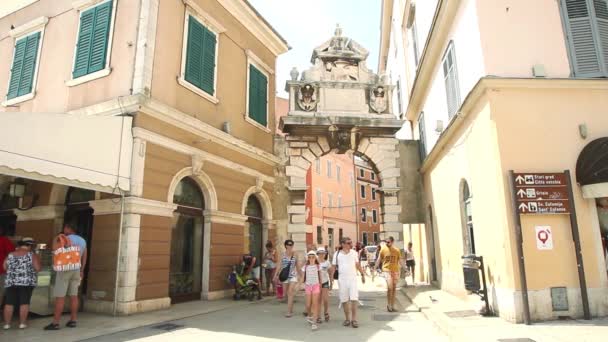 Balbi arch i Rovinj — Stockvideo