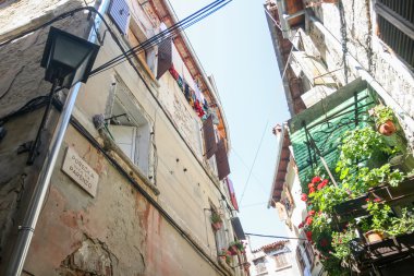 Rovinj binaların düşük açılı görünüş 