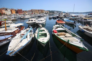 Rovinj bağlantılı tekneler