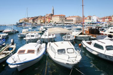Rovinj Marinada demirlemiş tekneler