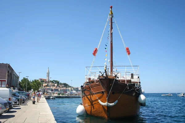 Galère au quai de Rovinj — Photo