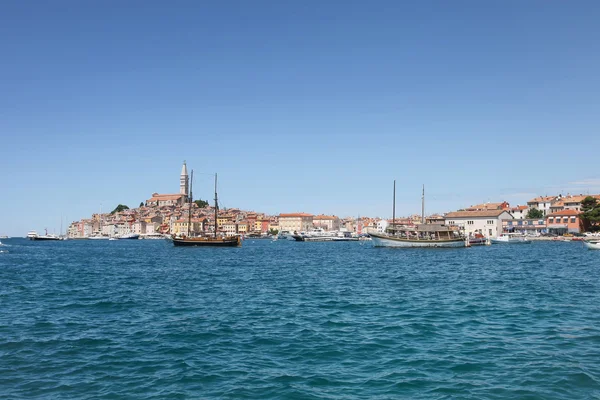 Fartyg förankrade i Rovinj — Stockfoto