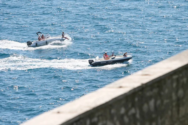 Dos lanchas de motor en el mar Adriático —  Fotos de Stock