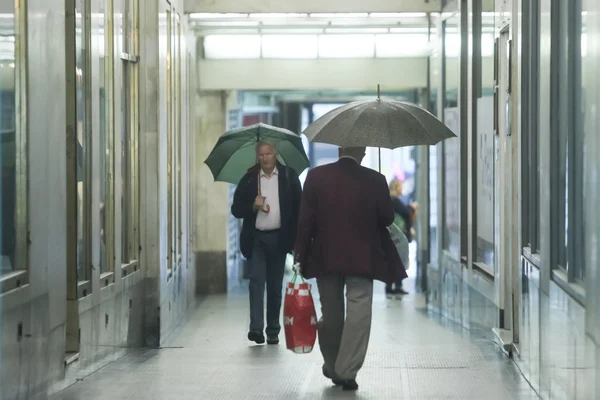 Senior adults walking in passage — Stock Photo, Image