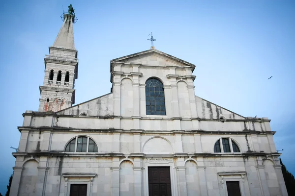 Na zewnątrz kościoła Saint Euphemia o zachodzie słońca — Zdjęcie stockowe