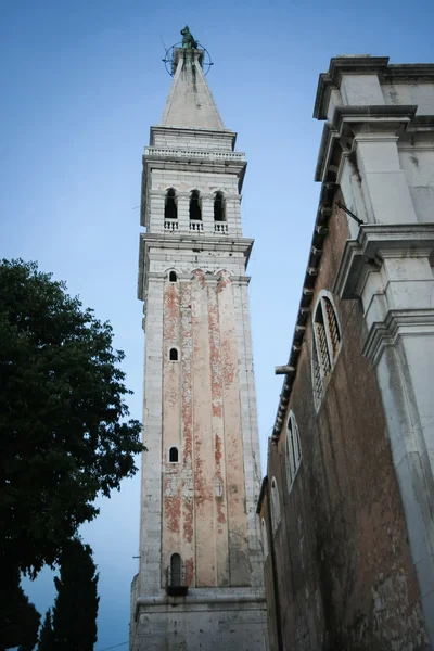 Torre de sino da igreja de Santa Eufêmia — Fotografia de Stock