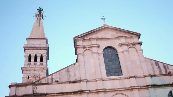 Top of Saint Eufemia church and bell tower in Rovinj — Stock Video