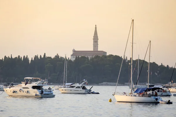 Sailboats in front of Saint Euphemia bell tower — Stock Photo, Image