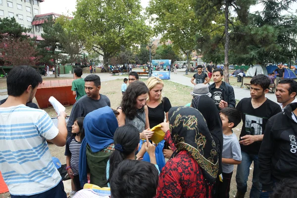 Σύριοι πρόσφυγες που λαμβάνουν βοήθεια Εικόνα Αρχείου