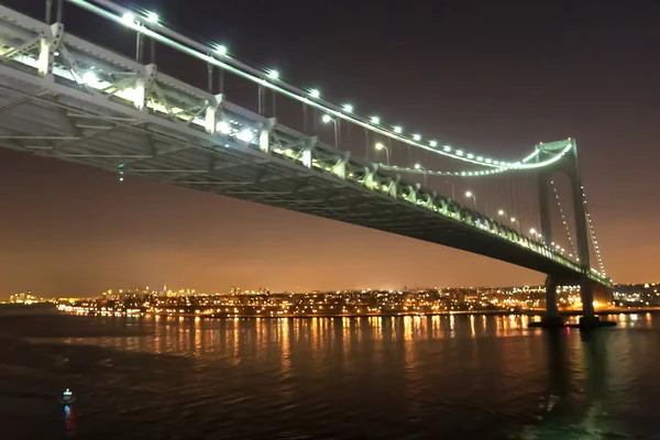 Verrazano daraltır köprü gece New York'ta Stok Resim