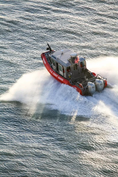 Guardia Costera de Estados Unidos velero a motor —  Fotos de Stock