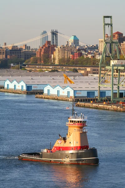 Reinauer tugboat in New york City — Stock Photo, Image