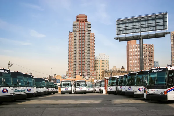 Гаража автобус в Нью-Йорку — стокове фото