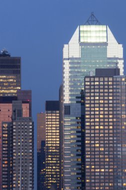 Gün batımında Midtown Manhattan Kazıma aletleri