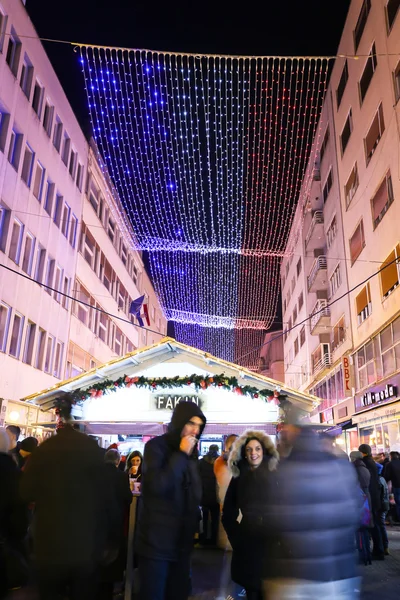 Menschen im Advent in Zagreb — Stockfoto