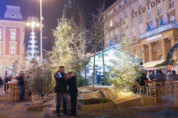 Turistas na Praça Jelacic no Advento — Fotografia de Stock