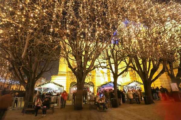 Art Pavilion with illuminated trees — Stock Photo, Image