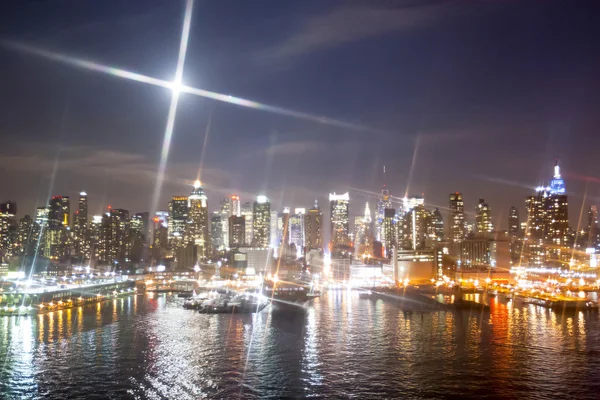 Verlicht Midtown Manhattan 's nachts — Stockfoto
