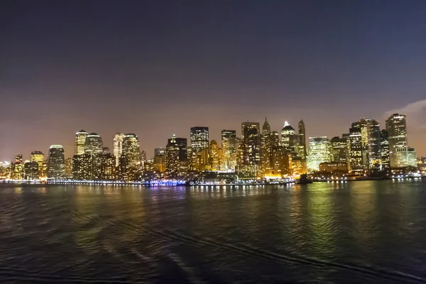 Financial District stadsgezicht verlicht — Stockfoto