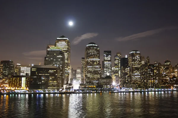 Financial District nachts verlicht — Stockfoto